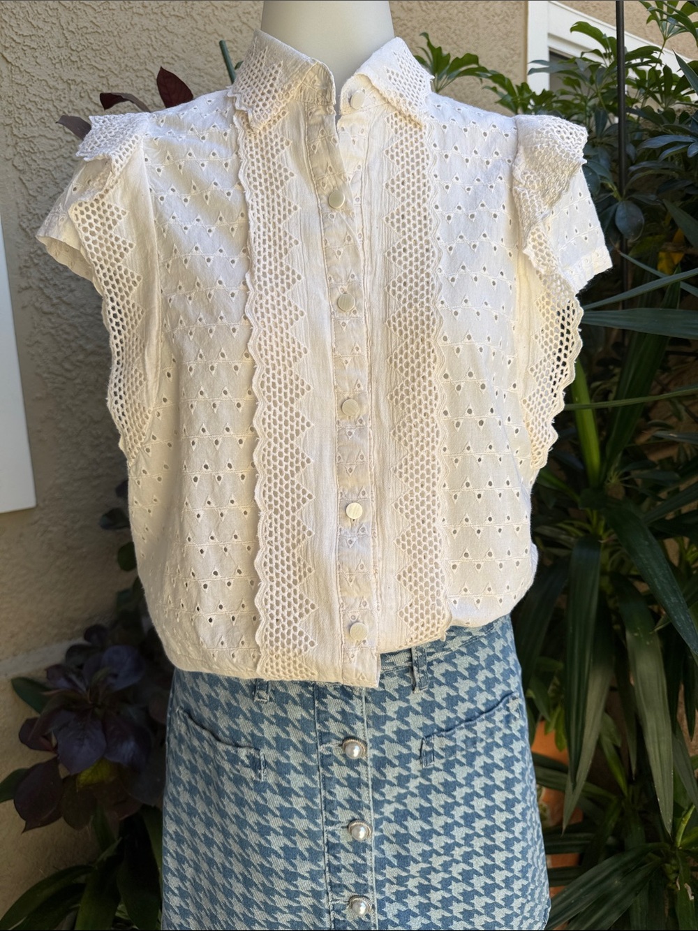Vintage Cream Eyelet Lace Cotton Button-Front Top - Picture 2 of 12